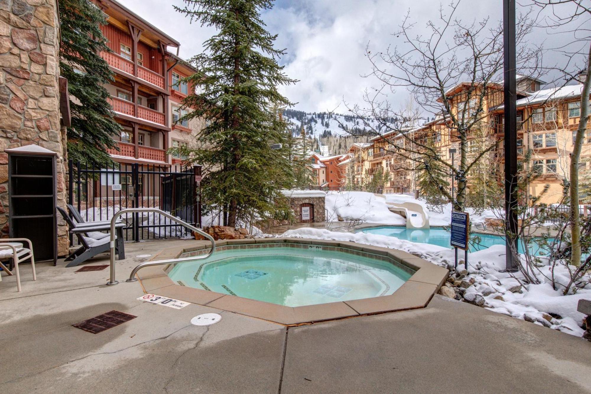 Powderhorn Lodge 210: Blazing Star Suite Solitude Exterior photo